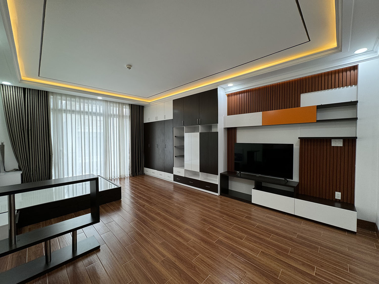 Siêu phẩm Hầm, 4Lầu, ST, thang máy (4,75x17=80,75m2) full nội thất cao cấp đường nội bộ 12m khu VIP 3 tháng 2